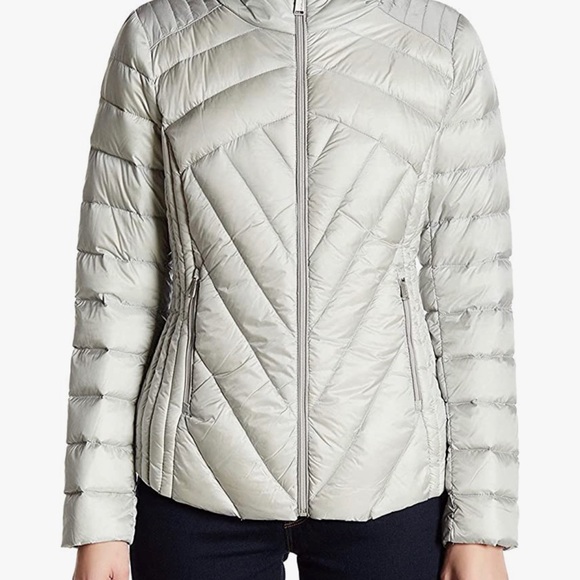 BCBG Short hooded packable down jacket, XS - Picture 11 of 12